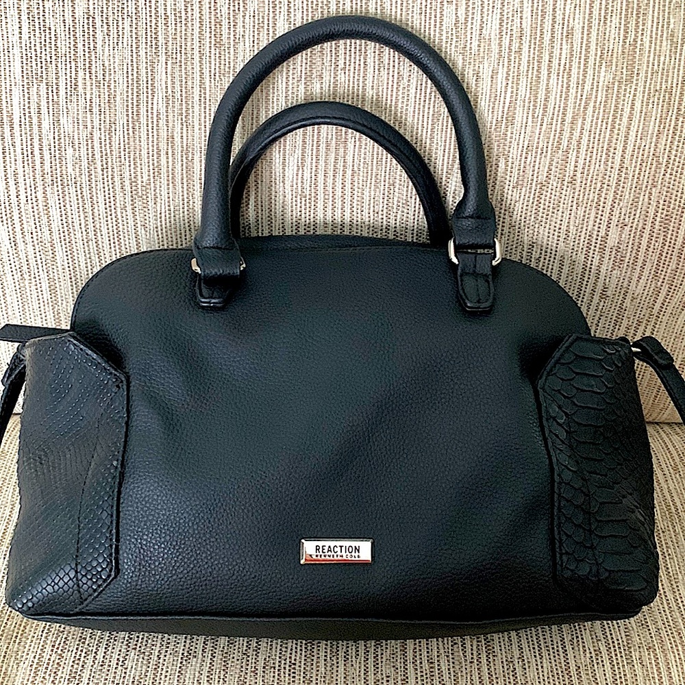 Reaction Kenneth Cole Black Crossbody Purse - Lots of Storage